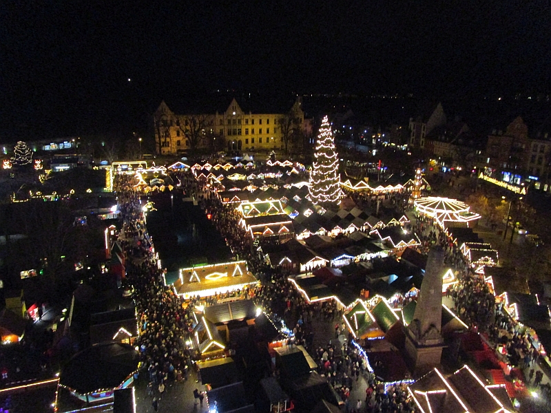 Blick über den Erfurter Weihnachtsmarkt