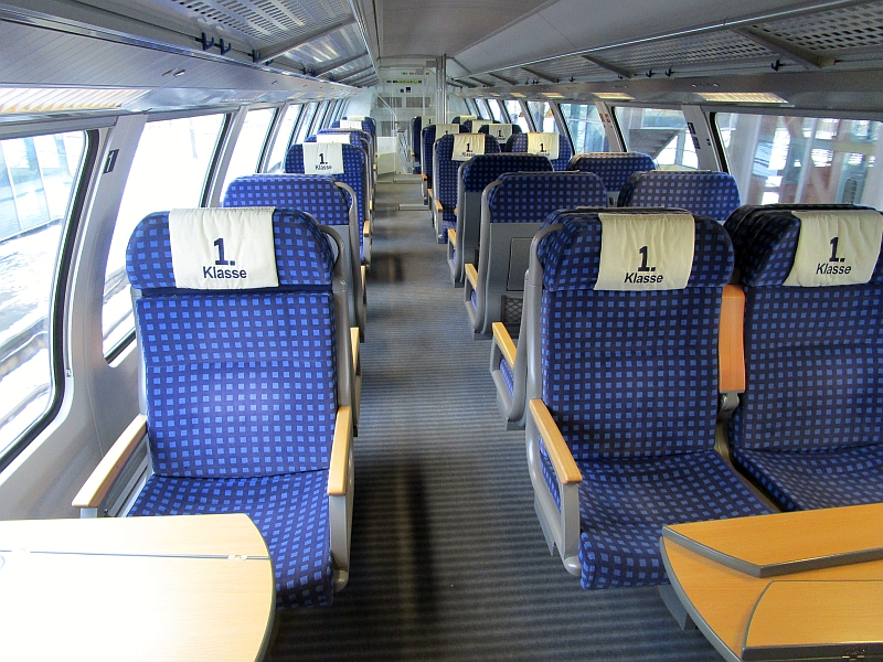 Erste Klasse im Doppelstockwagen des RE Nürnberg-Sonneberg