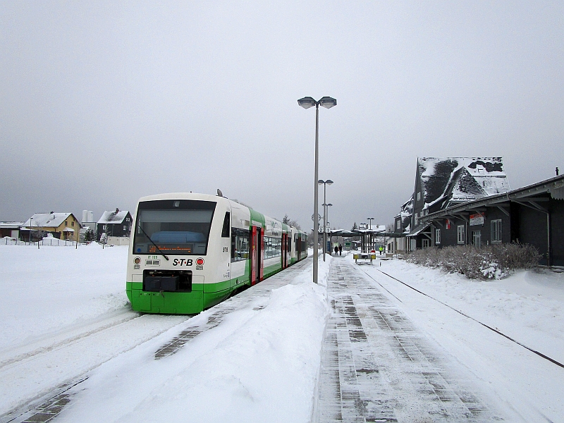Regioshuttle-Triebwagen im Bahnhof Neuhaus am Rennweg