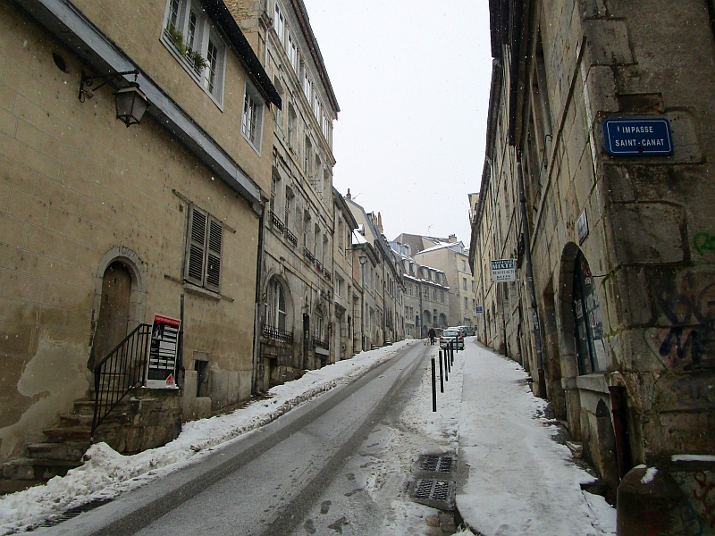 Fußweg durch die Altstadt von Besançon