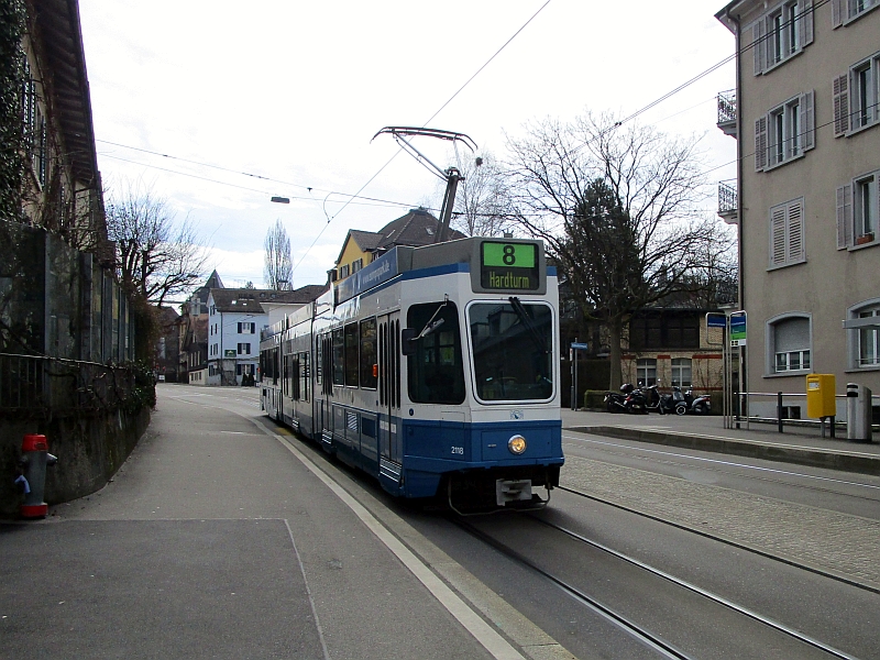 Tram 2000-Komposition auf der Linie 8