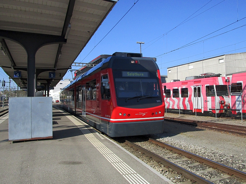 Star-Triebzug der asm im Bahnhof Langenthal