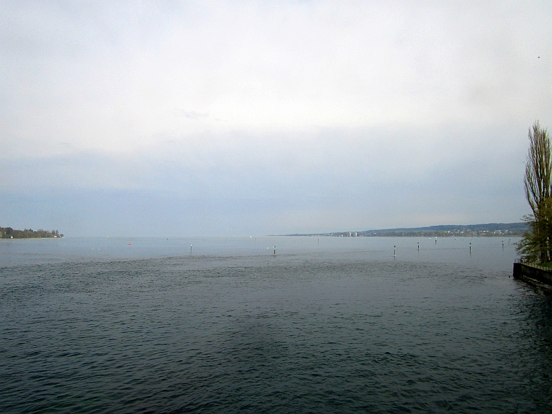 Blick über den Bodensee bei der Fahrt über die Rheinbrücke