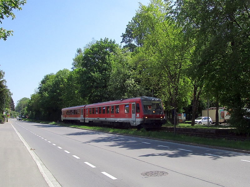 Einfahrt eines Dieseltriebzugs der Baureihe 628 in Pfullendorf