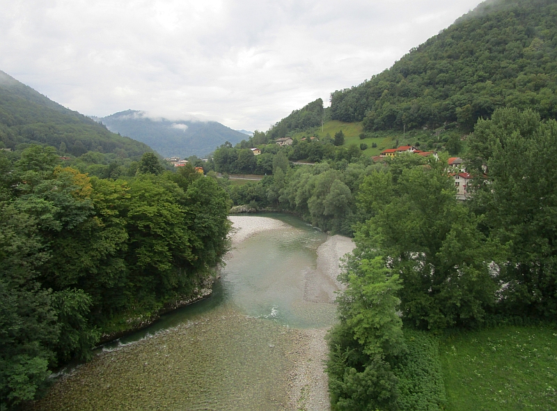 Fahrt über den Fluss Idrijca