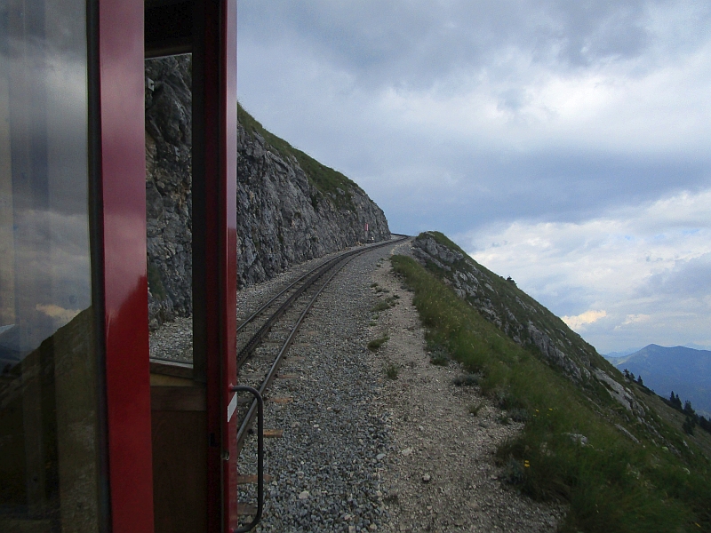 Blick auf die Zahnradstrecke der Schafbergbahn