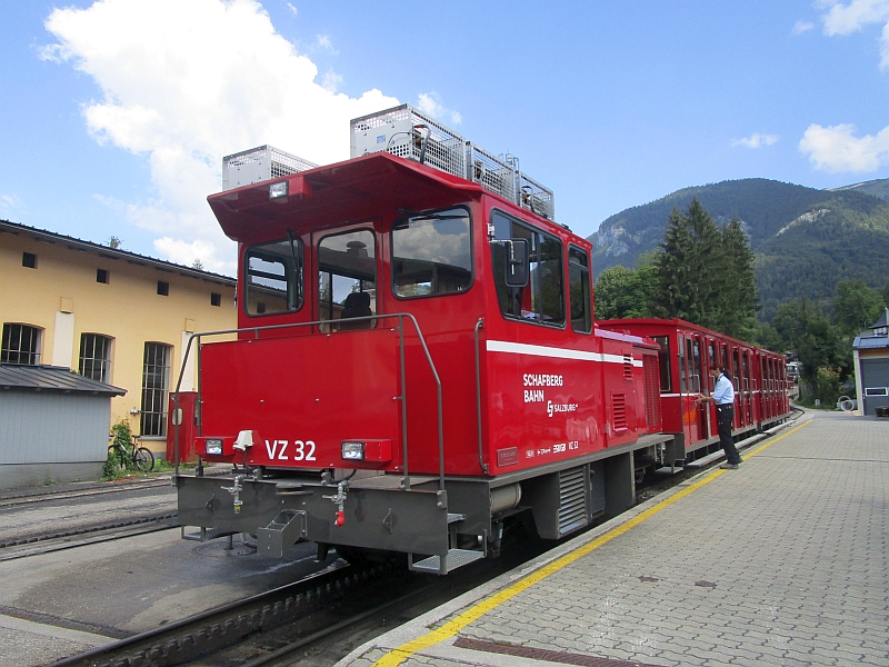 Lok VZ 32 nach der Ankunft an der Talstation
