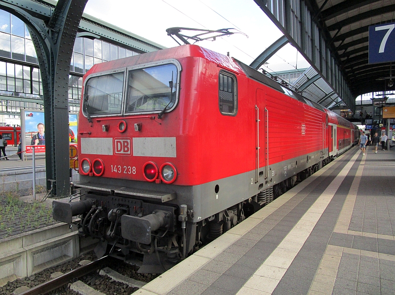Einfahrt der RB 75 in den Hauptbahnhof Darmstadt