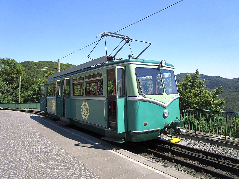 Triebwagen ET 3 in der Bergstation der Drachenfelsbahn
