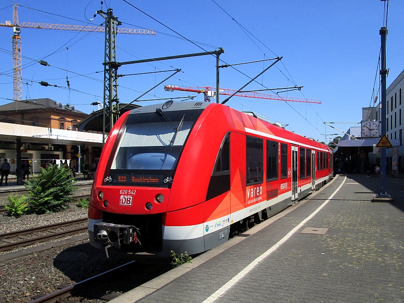 LINT-Triebzug im Hauptbahnhof Bonn