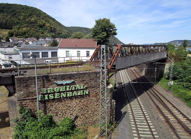 Gleis der Brohltalbahn über die linke Rheinstrecke