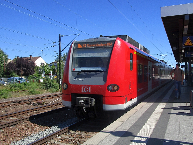 S 2 der S-Bahn RheinNeckar in Schifferstadt