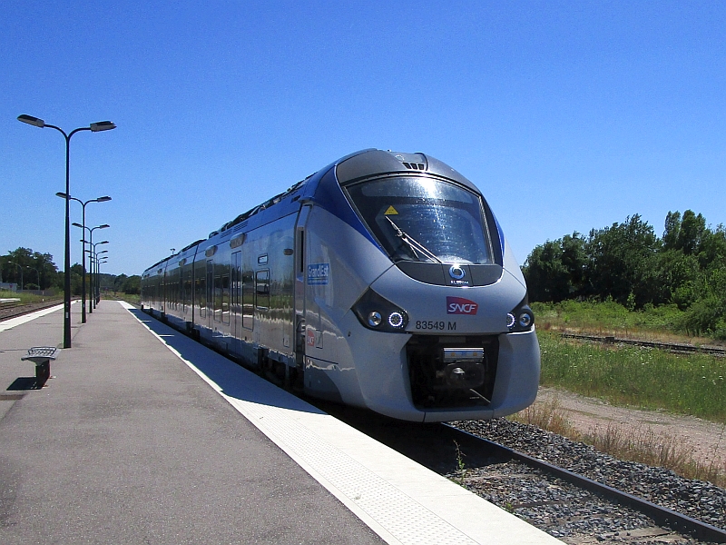 Einfahrt eines Régiolis-Triebzugs in den Bahnhof Wissembourg
