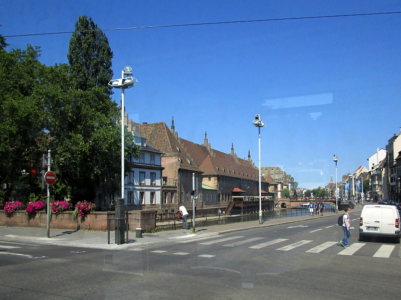 Fahrt mit der Tram durch Straßburg