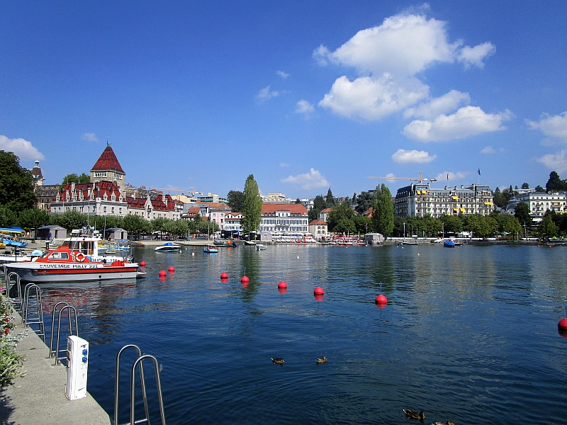 Schloss Ouchy an der Uferpromenade Lausanne