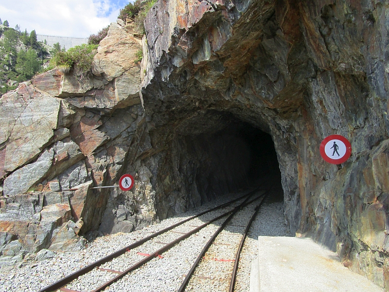 Tunnel der Feldbahnstrecke zur Staumauer