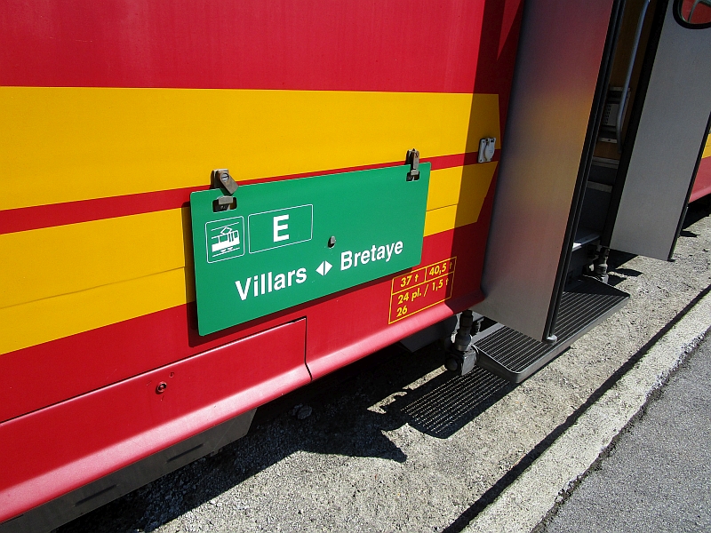 Zuglaufschild Villars-Bretaye am Triebwagen