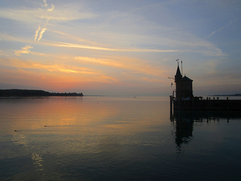 Leuchtturm an der Hafenausfahrt von Konstanz