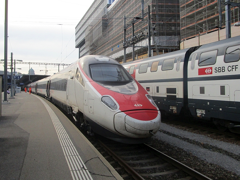 Astoro-Triebzug der SBB (ETR 610) im Hauptbahnhof Zürich