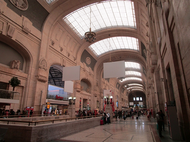 Haupthalle im Bahnhof Milano Centrale