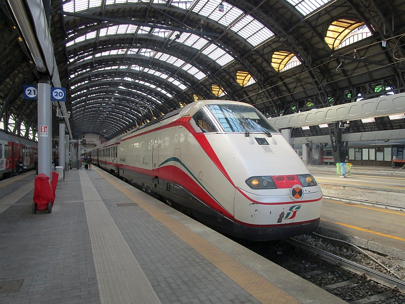 Frecciabianca-Zug im Bahnhof Milano Centrale