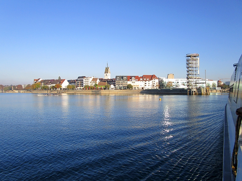 Einfahrt in den Hafen von Friedrichshafen