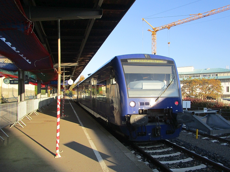 Regioshuttle-Triebzug der Bodensee-Oberschwaben-Bahn (BOB) im Hafenbahnhof Friedrichshafen