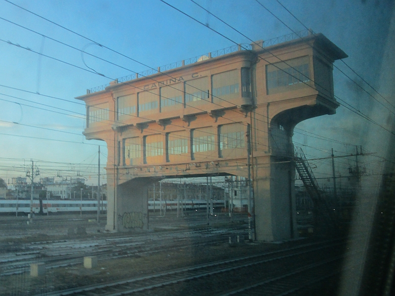 Reiterstellwerk Cabina C an der Einfahrt zum Bahnhof Milano Centrale