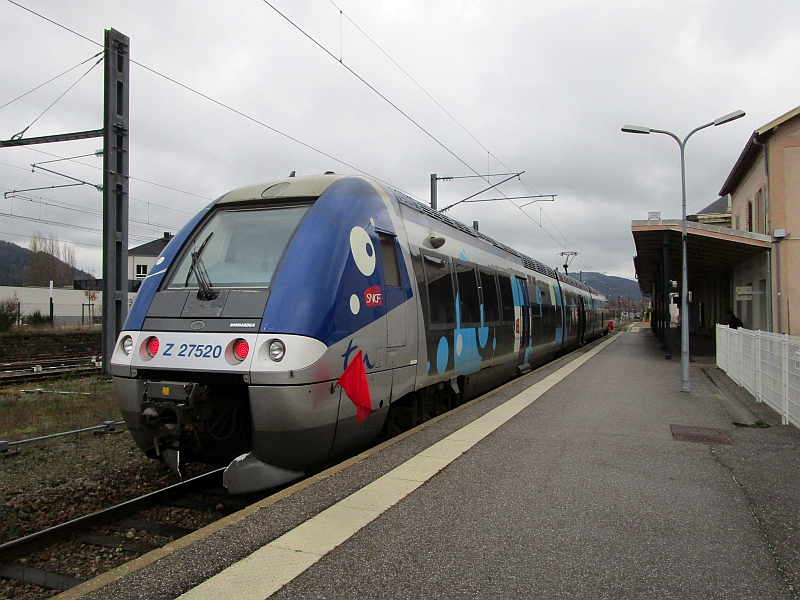 Elektrotriebzug der Reihe SNCF Z 27500 im Bahnhof Remiremont