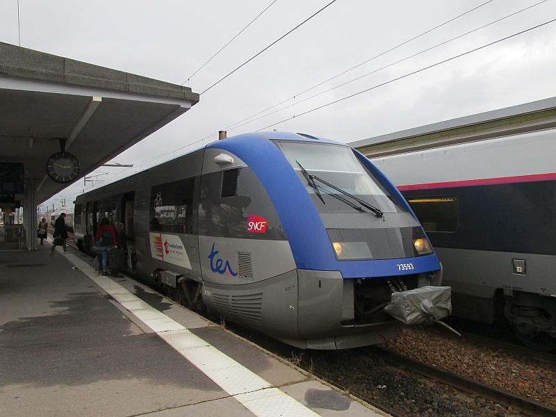 Dieseltriebwagen der Baureihe SNCF X 73500 zur Fahrt von Épinal nach Belfort