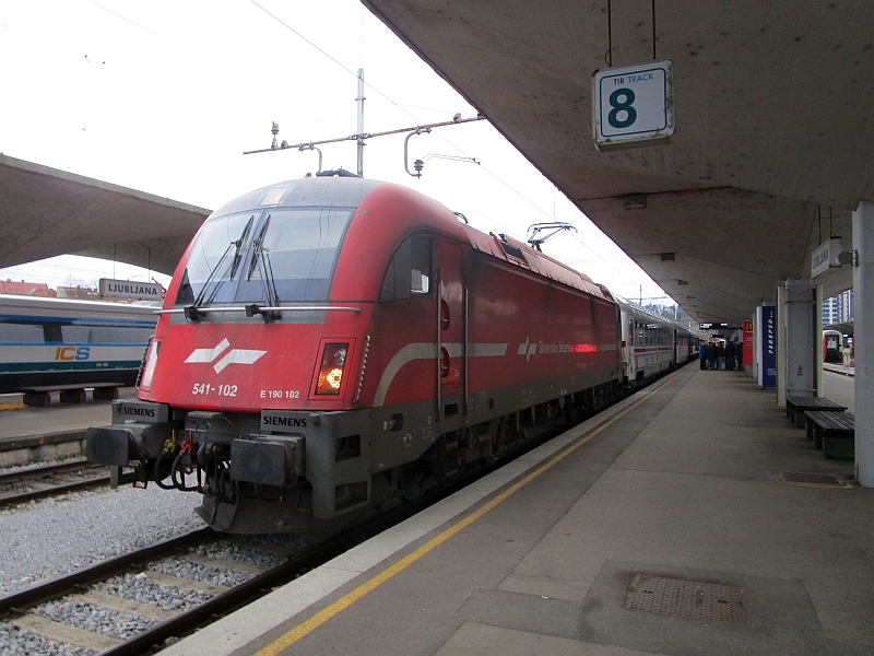 Eurocity 'Sava' im Bahnhof Ljubljana
