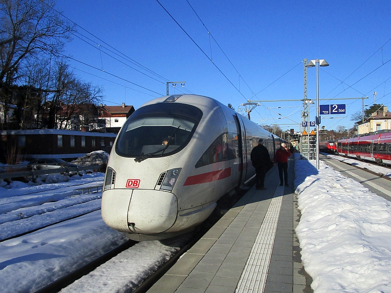 ICE der Baureihe 411 im Bahnhof Tutzing