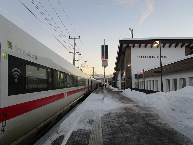 Zwischenhalt am Bahnhof Seefeld in Tirol