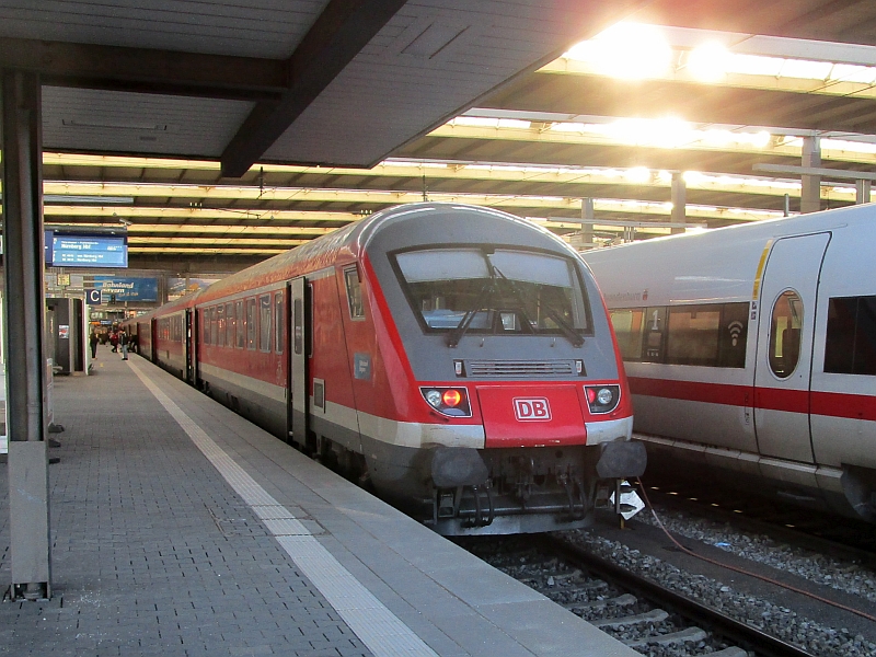 Steuerwagen des München-Nürnberg-Express im Hauptbahnhof München