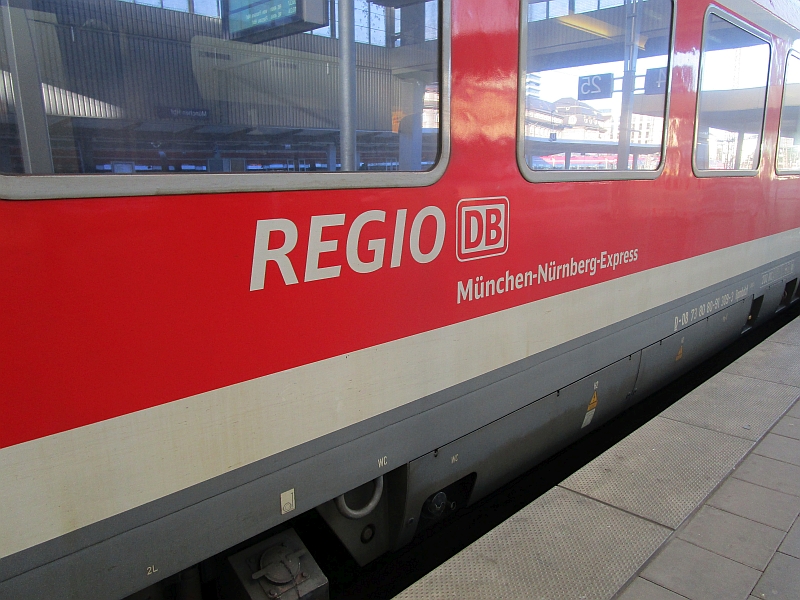 Aufschrift auf den Wagen des München-Nürnberg-Express