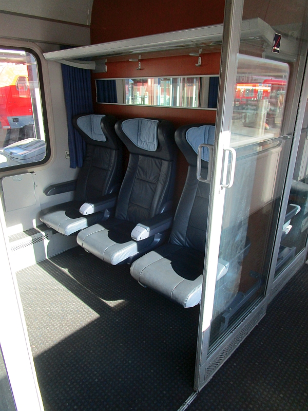 Erste-Klasse-Abteil im Intercity der Deutschen Bahn