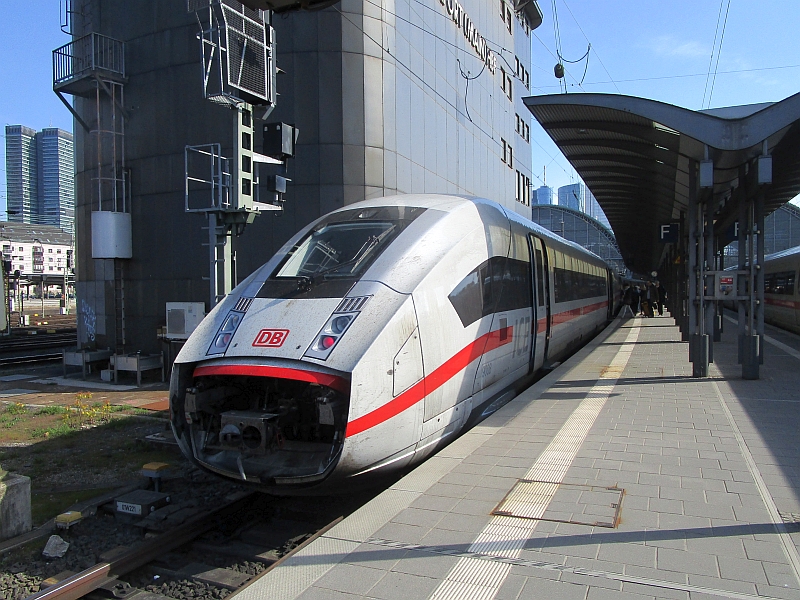 ICE 4 nach der Ankunft im Hauptbahnhof Frankfurt