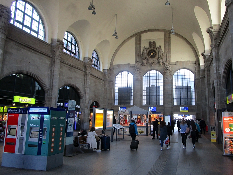 Halle des Hauptbahnhofs von Wiesbaden