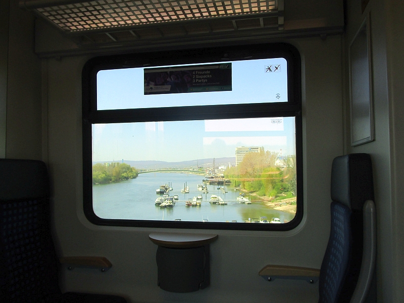 Fahrt von Wiesbaden über den Rhein nach Mainz