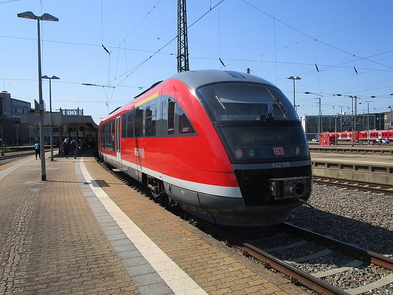 Desiro-Triebzug im Hauptbahnhof Saarbrücken