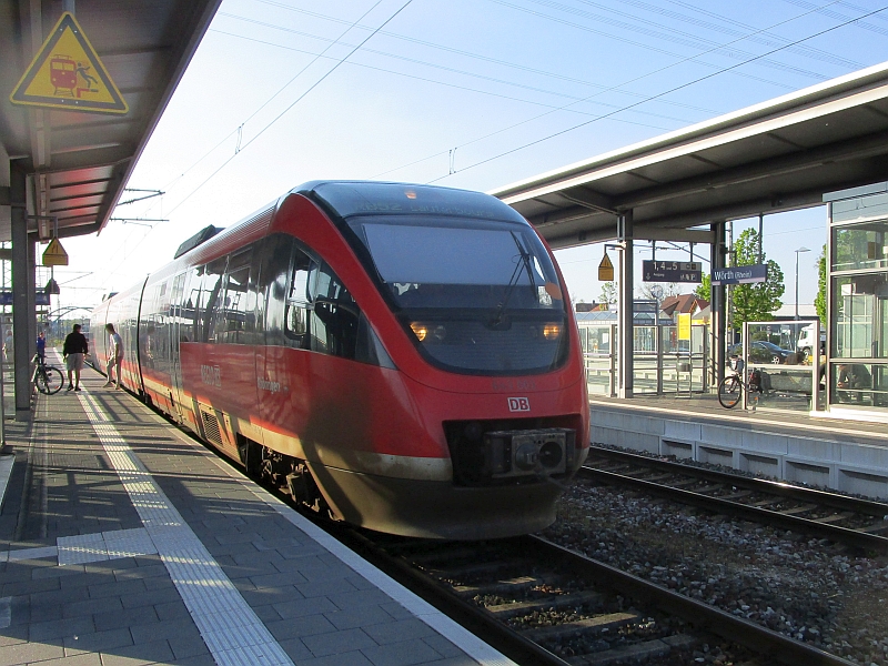 Talent-Triebzug im Bahnhof Wörth(Rhein)
