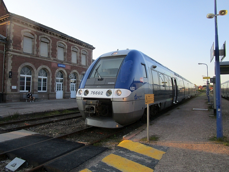 Dieseltriebzug der Reihe X 76500 im Bahnhof Lauterbourg