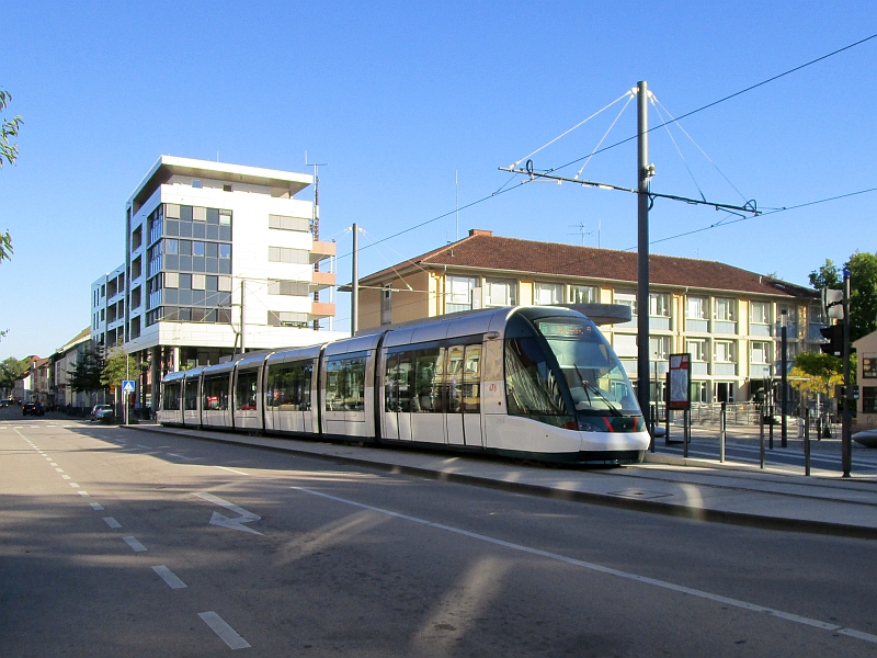 Straßenbahn an der Endhaltestelle Kehl Rathaus