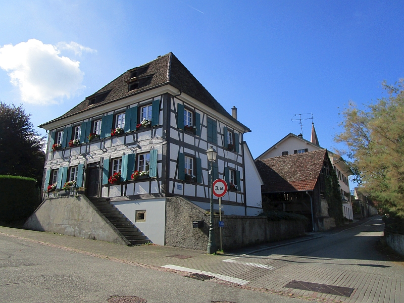 Häuser an der Rue de la Gare in Leymen