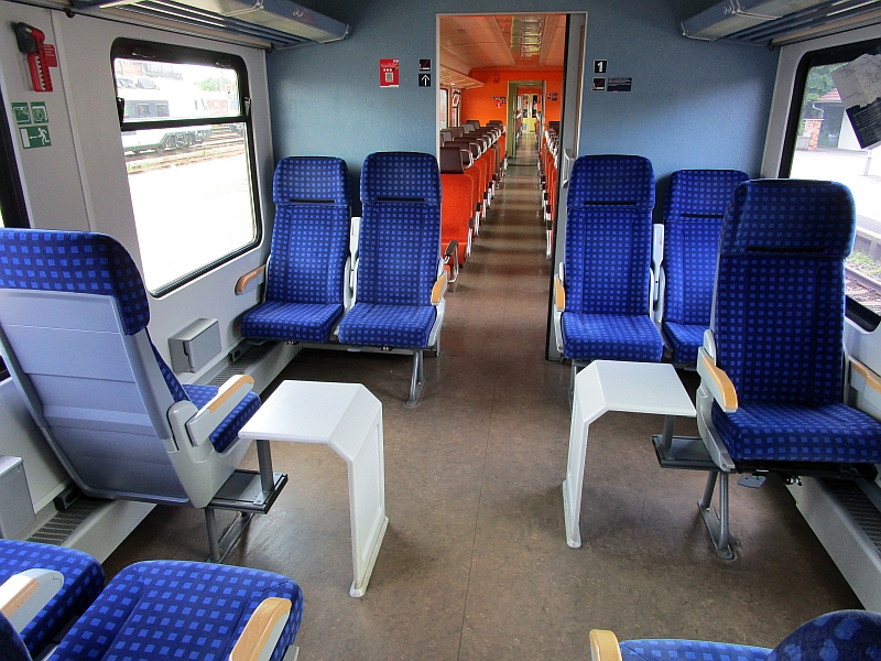 Erste Klasse im Dieseltriebzug der Baureihe 628