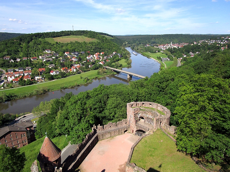 Blick von der Burg Wertheim mainaufwärts