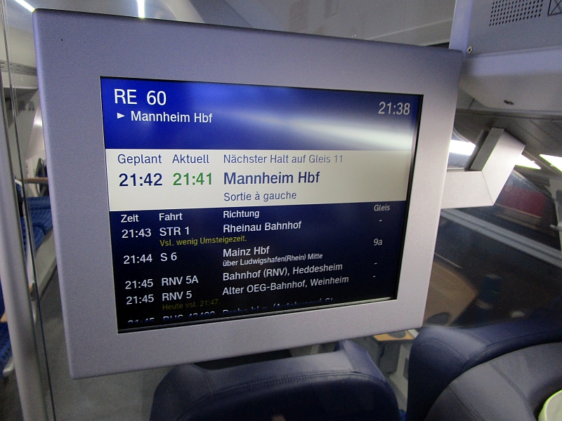 Anzeige einer 'Verfrühung' auf dem Monitor des Fahrgastinformationssystems