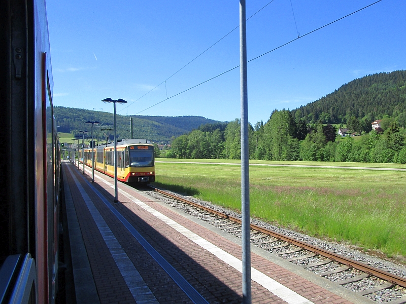 Kreuzung mit einer Stadtbahn in Heselbach
