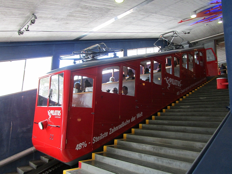 Triebwagen 22 der Pilatusbahn in der Bergstation