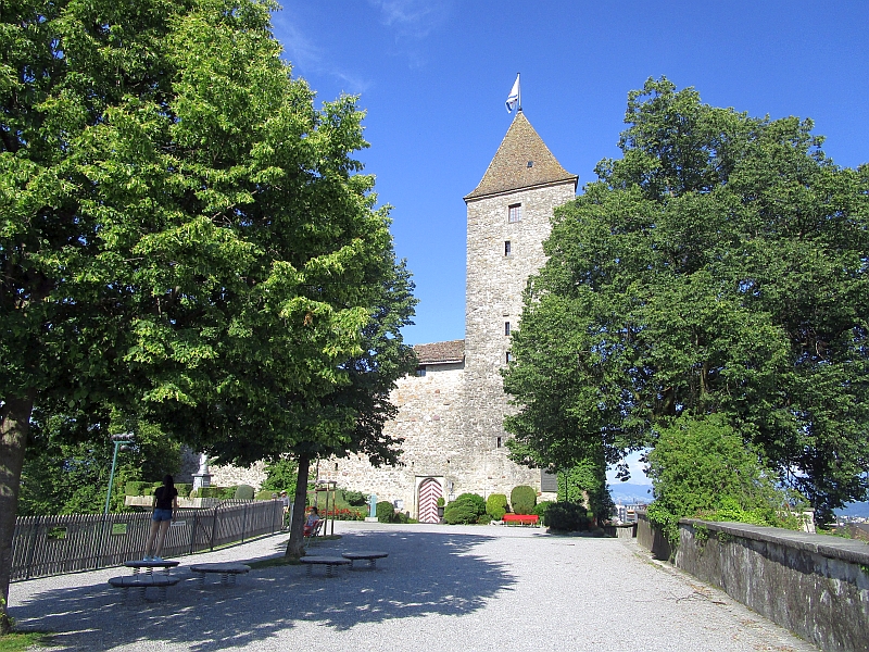 Schloss auf dem Hügelzug Lindenhof